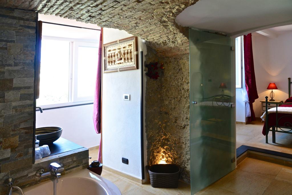 B&B Torre Porta Marina Ventimiglia Habitación foto