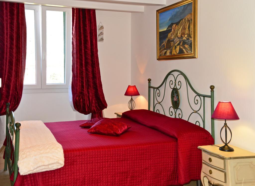 B&B Torre Porta Marina Ventimiglia Habitación foto